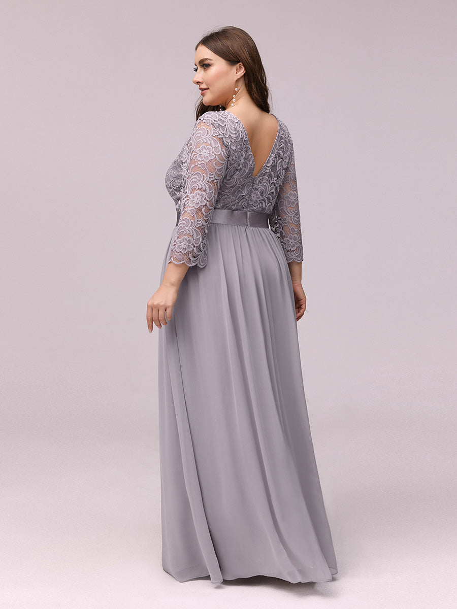 Elegant Lace Plus Size Bridesmaid Dresses with Long Sleeves.