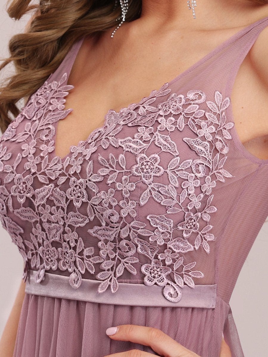 Elegant V-Neck A-Line Dress with Floral Lace Appliques