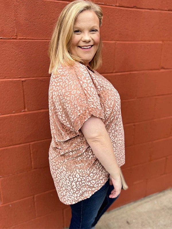 Glitter Leopard Print Pullover T-shirt in Pink - Plus Size Streetwear