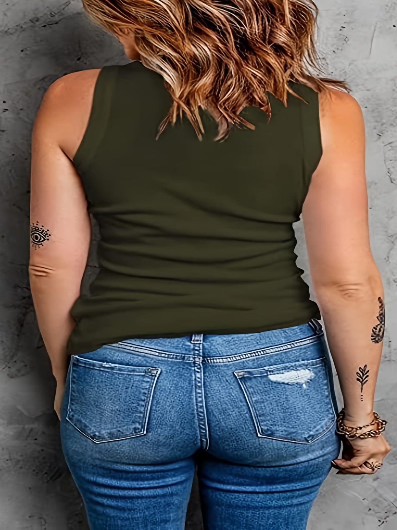 Plus Size Basic Tank Top, Women's Plus Plain Round Neck Medium Stretch Tank Top