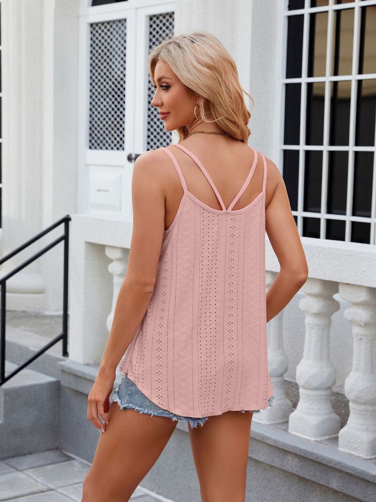 Solid color round neck sleeveless camisole top